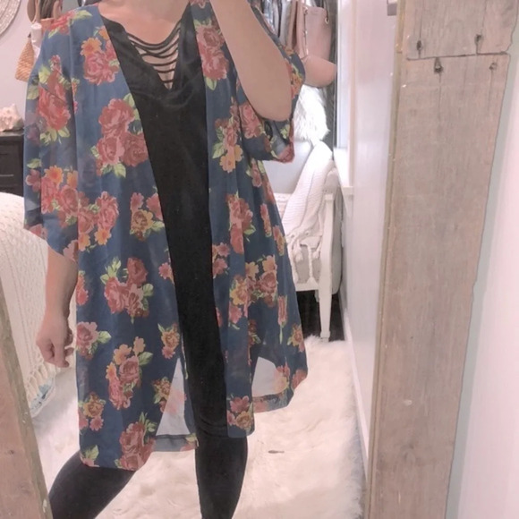 Matilda Jane size medium/large blue floral cardigan - Picture 2 of 5